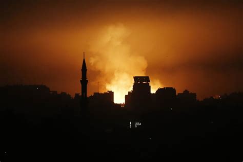 İsrail ordusu gece boyunca Gazze’yi bombaladı